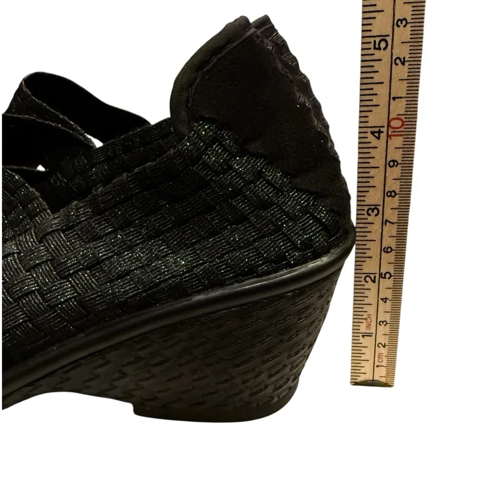 bernie mev. Women’s Black Woven Wedge Casual Sandals Sz 8